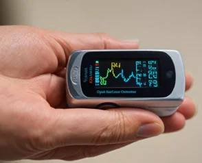 Porównanie sezonów: wiosna, lato, jesień — żegluga na Mazurach